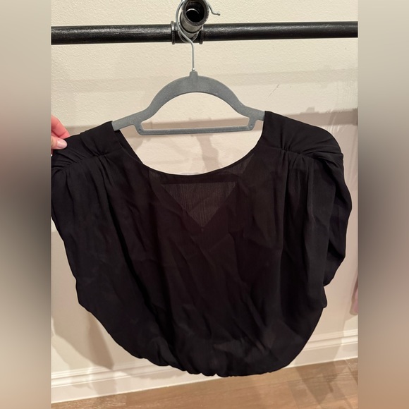 ASTR Medium Black Top. 🖤⚡️ - Picture 2 of 4